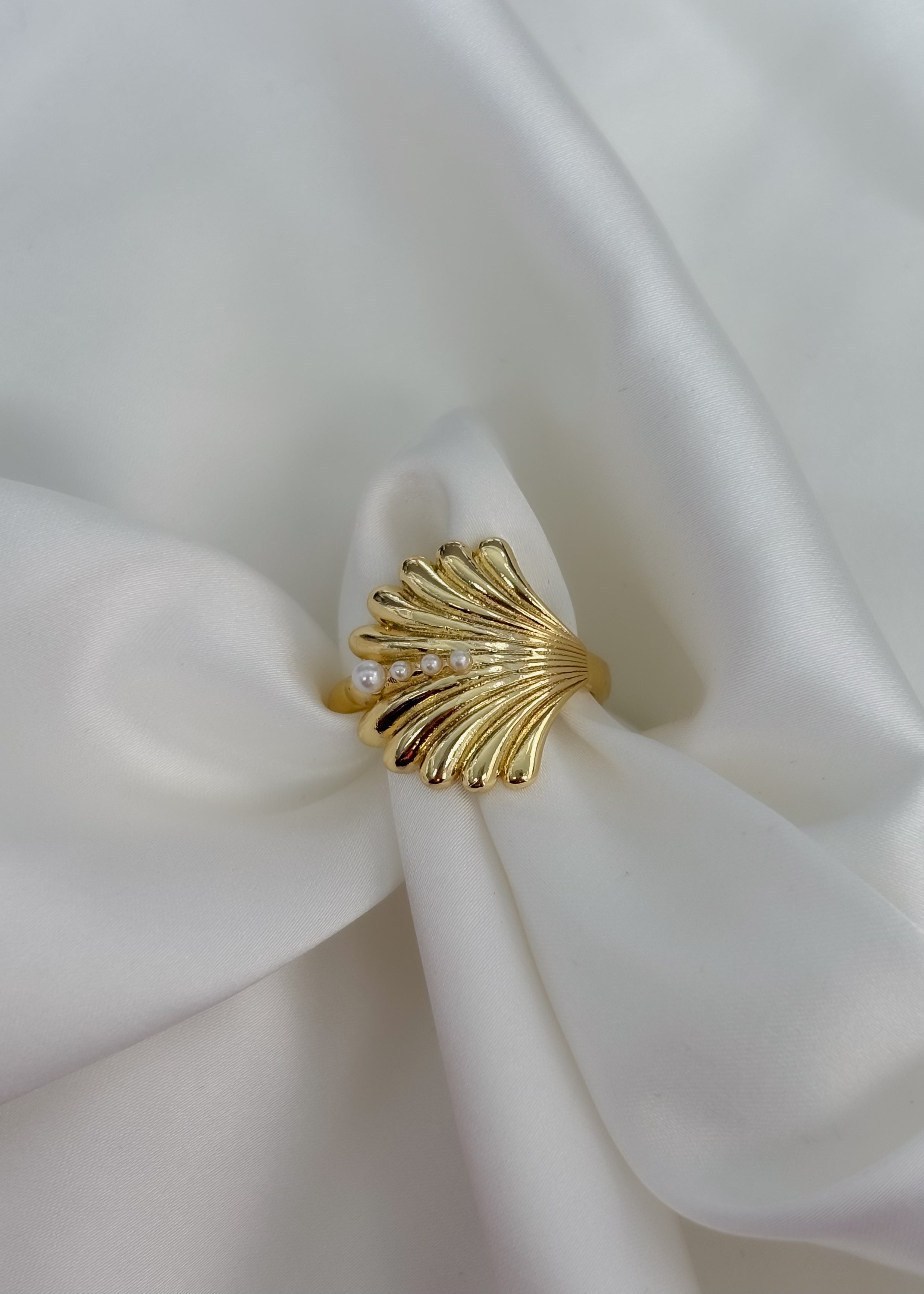 Anillo conchita con perlas