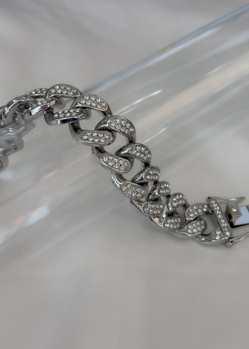 Pulsera con eslabones grandes plateados y brillos
