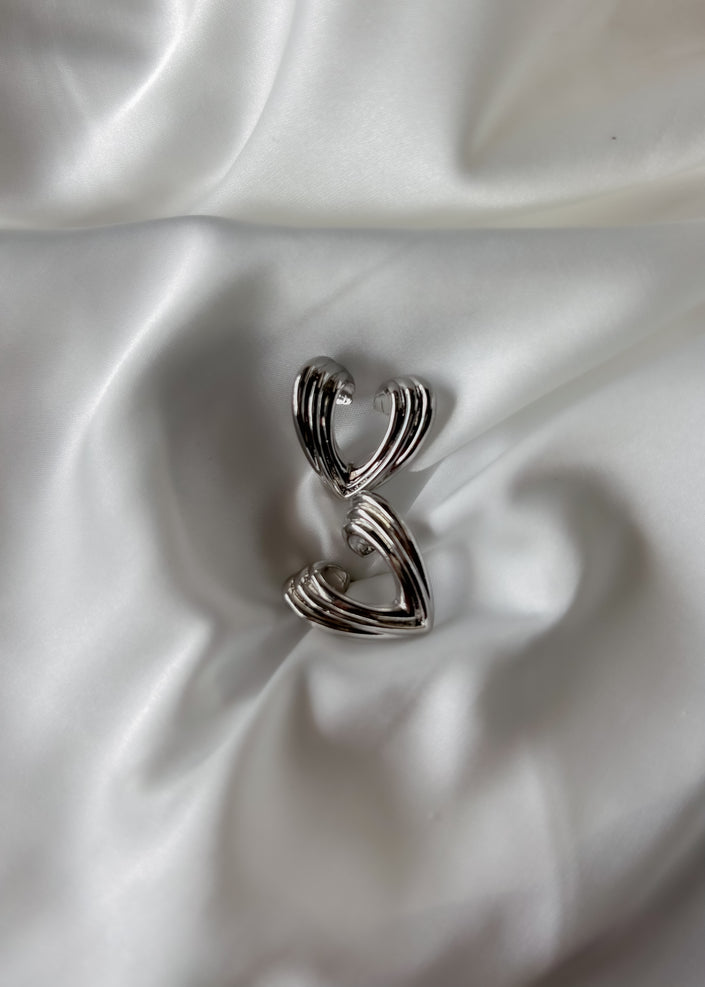 Arete corazón lazos