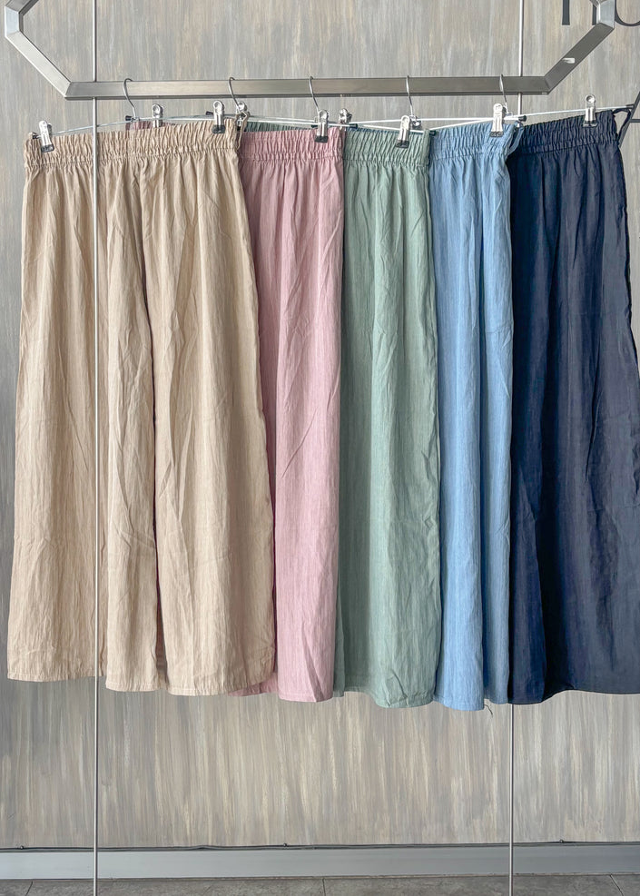 Pantalones anchos con cinturón