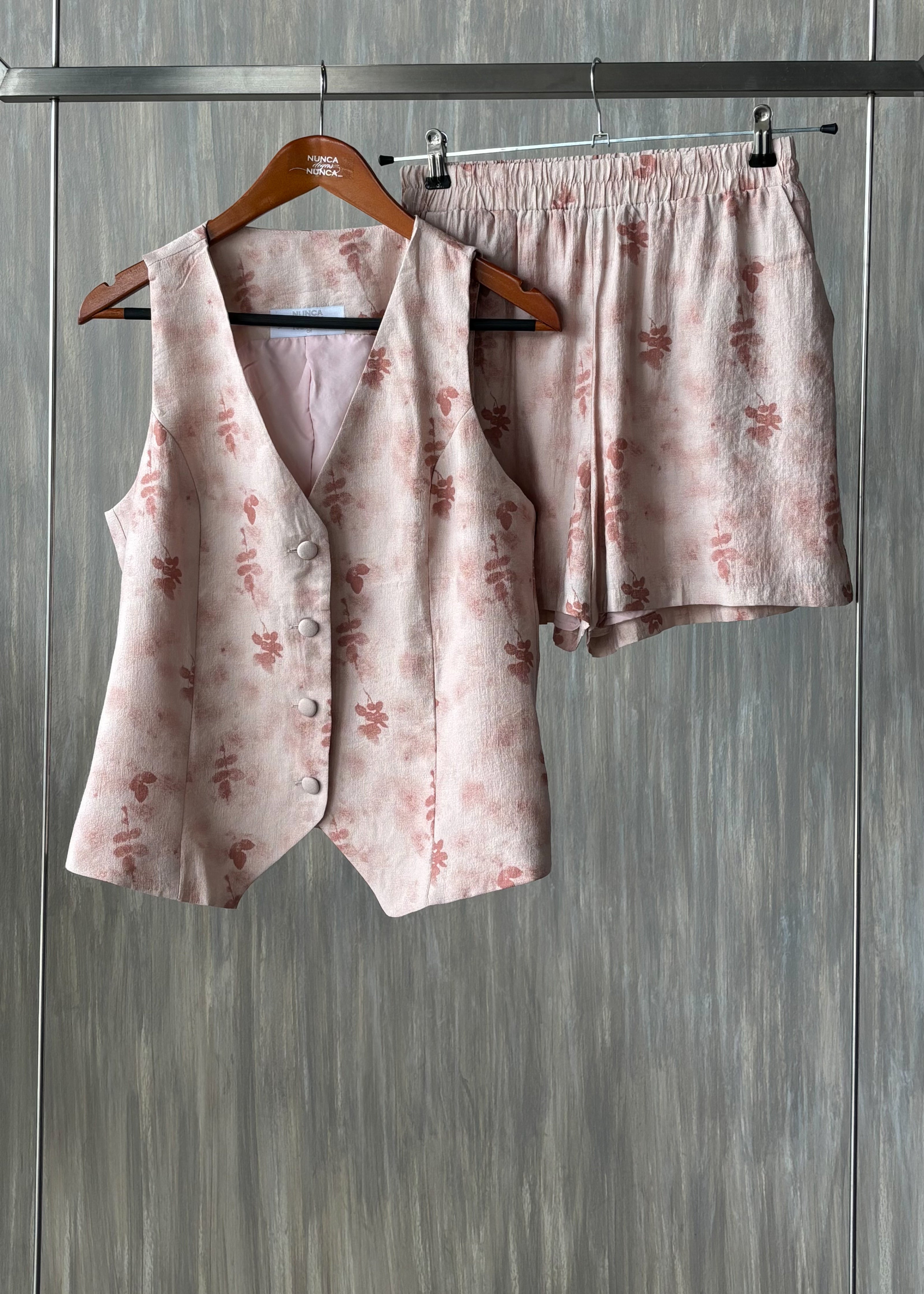 Conjunto chaleco y short aura