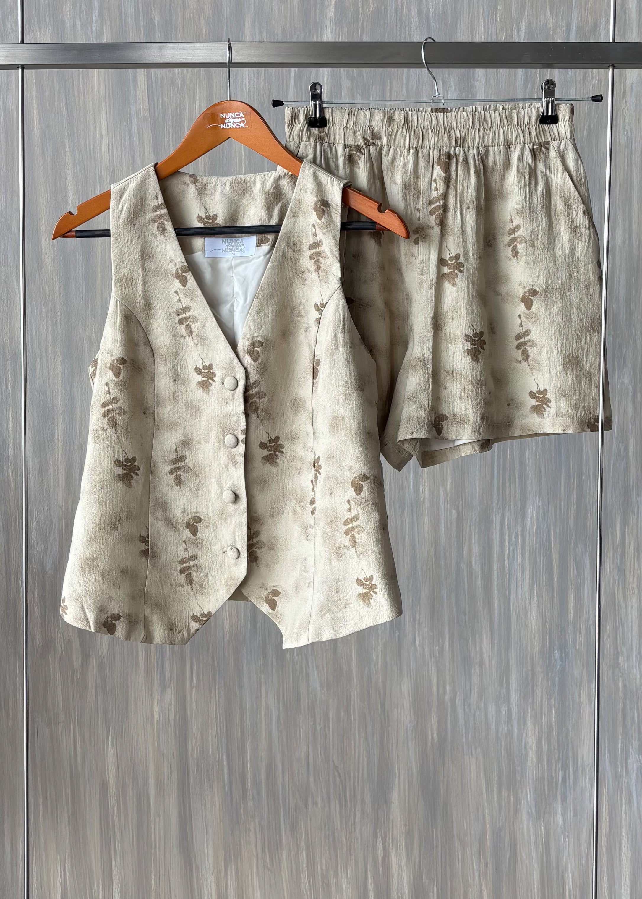 Conjunto chaleco y short aura