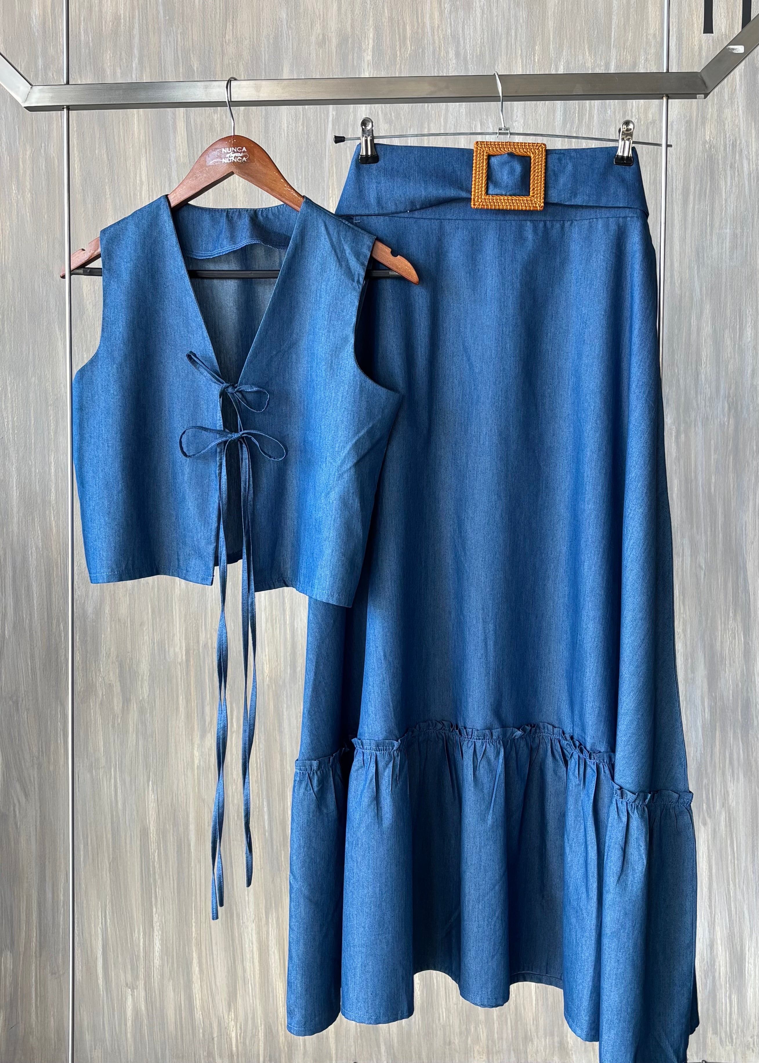 Conjunto maxi falda y blusa con lazos mezclilla