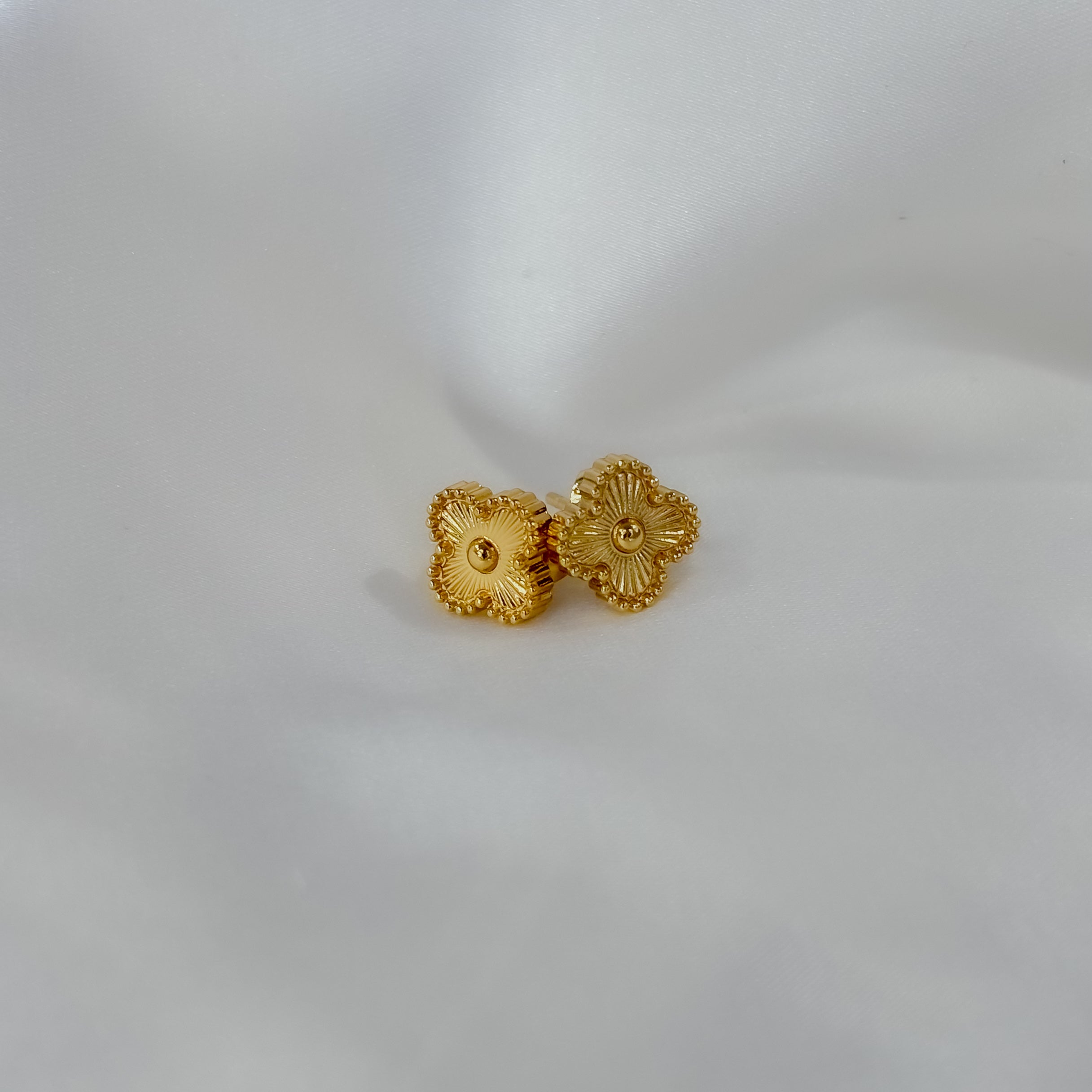 Aretes mini trébol colores