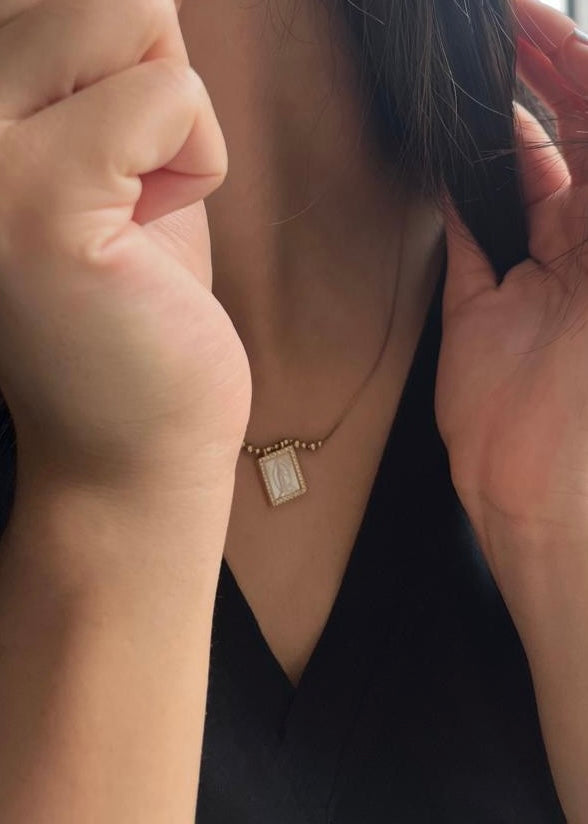 Escapulario dorado doble vista aperlado