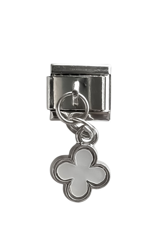 Charm con dije flor centro aperlado