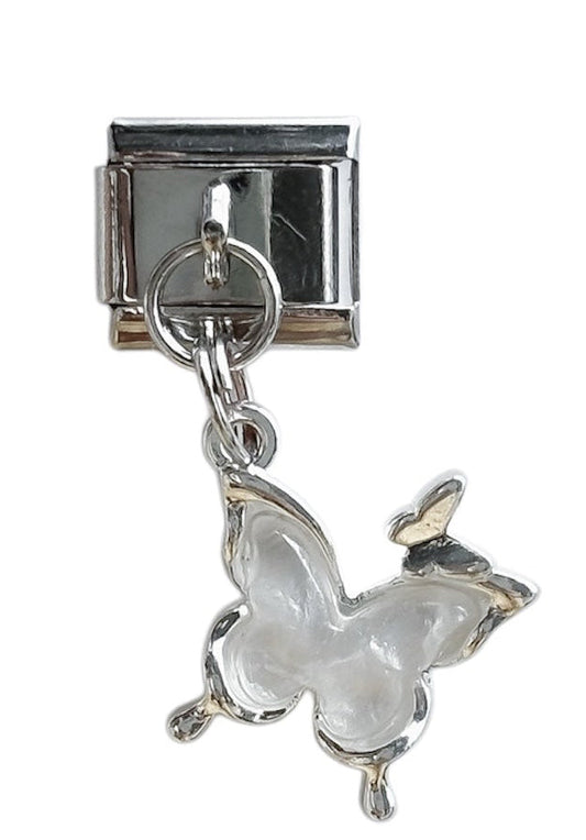 Charm con dije mariposa