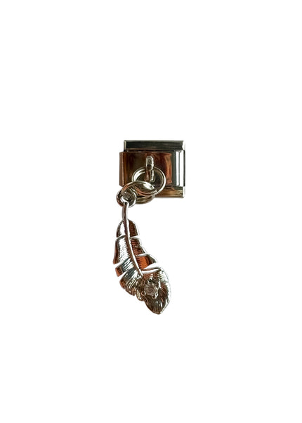 Charm con dije pluma