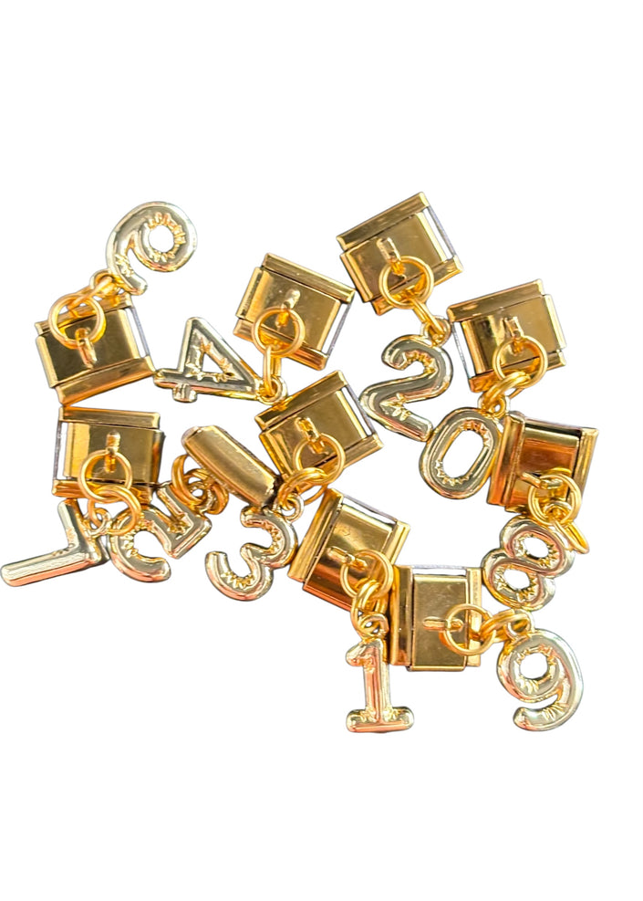 Charm con dije números globo