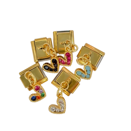 Charm con dije corazon piedras colores