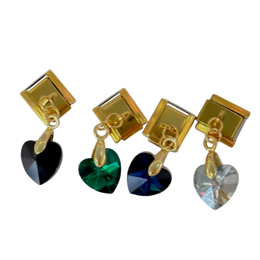 Charm con dije piedra corazón