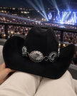 Sombrero western negro con flores plateadas