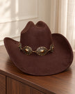 Sombrero western café con medallones dorados