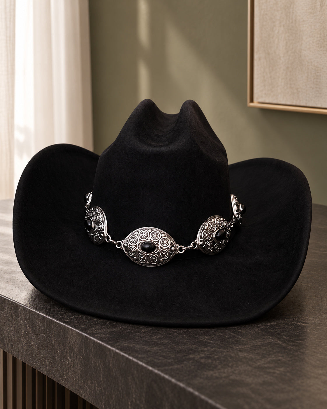Sombrero western negro con medallones plateados y detalles negros