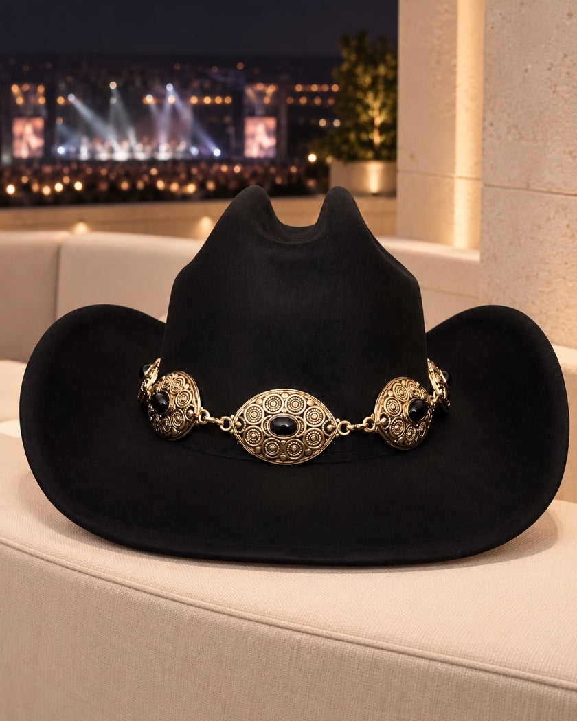 Sombrero western negro con medallones dorados y detalles negros