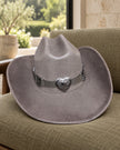 Sombrero western taupe con corazón plateado