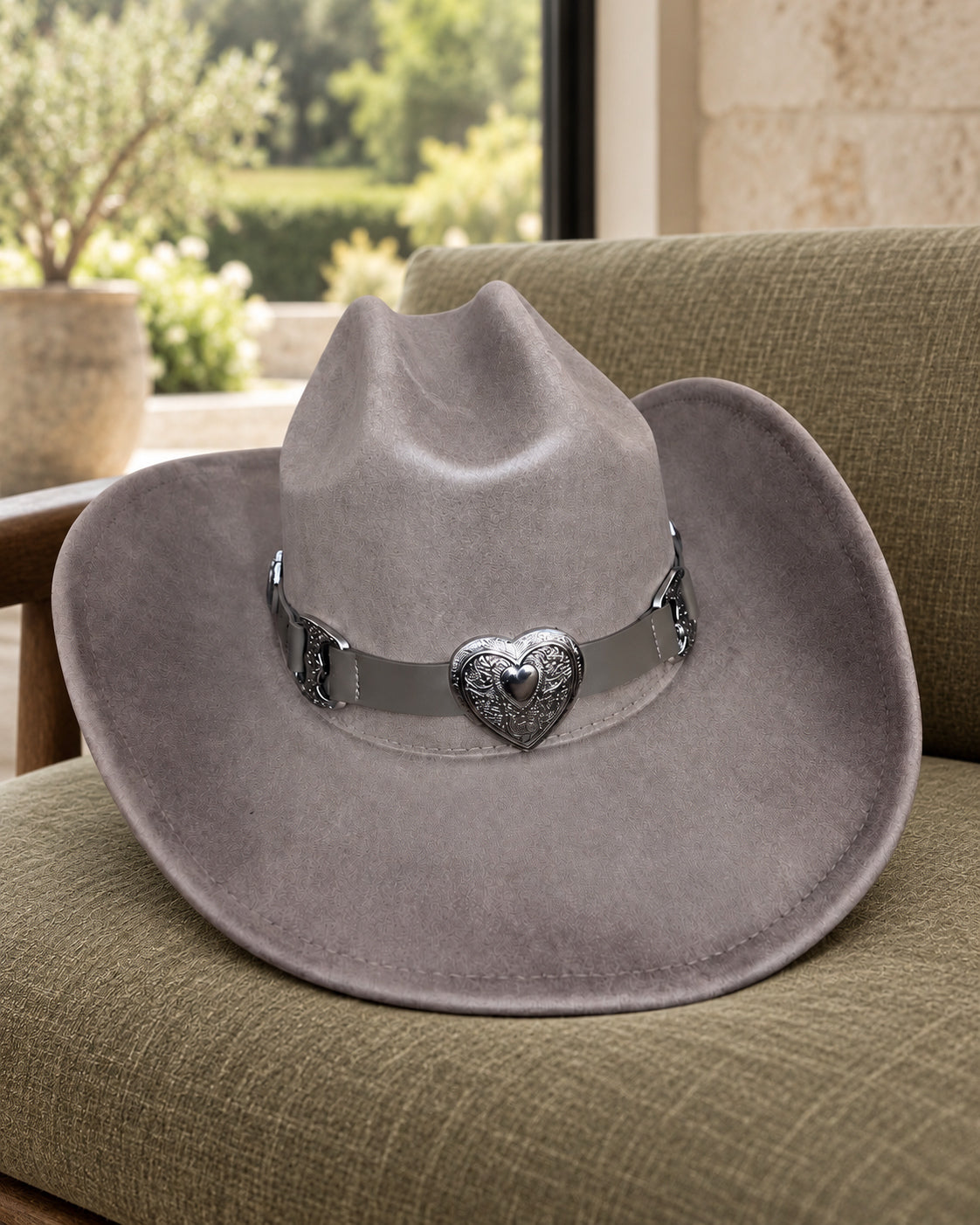 Sombrero western taupe con corazón plateado